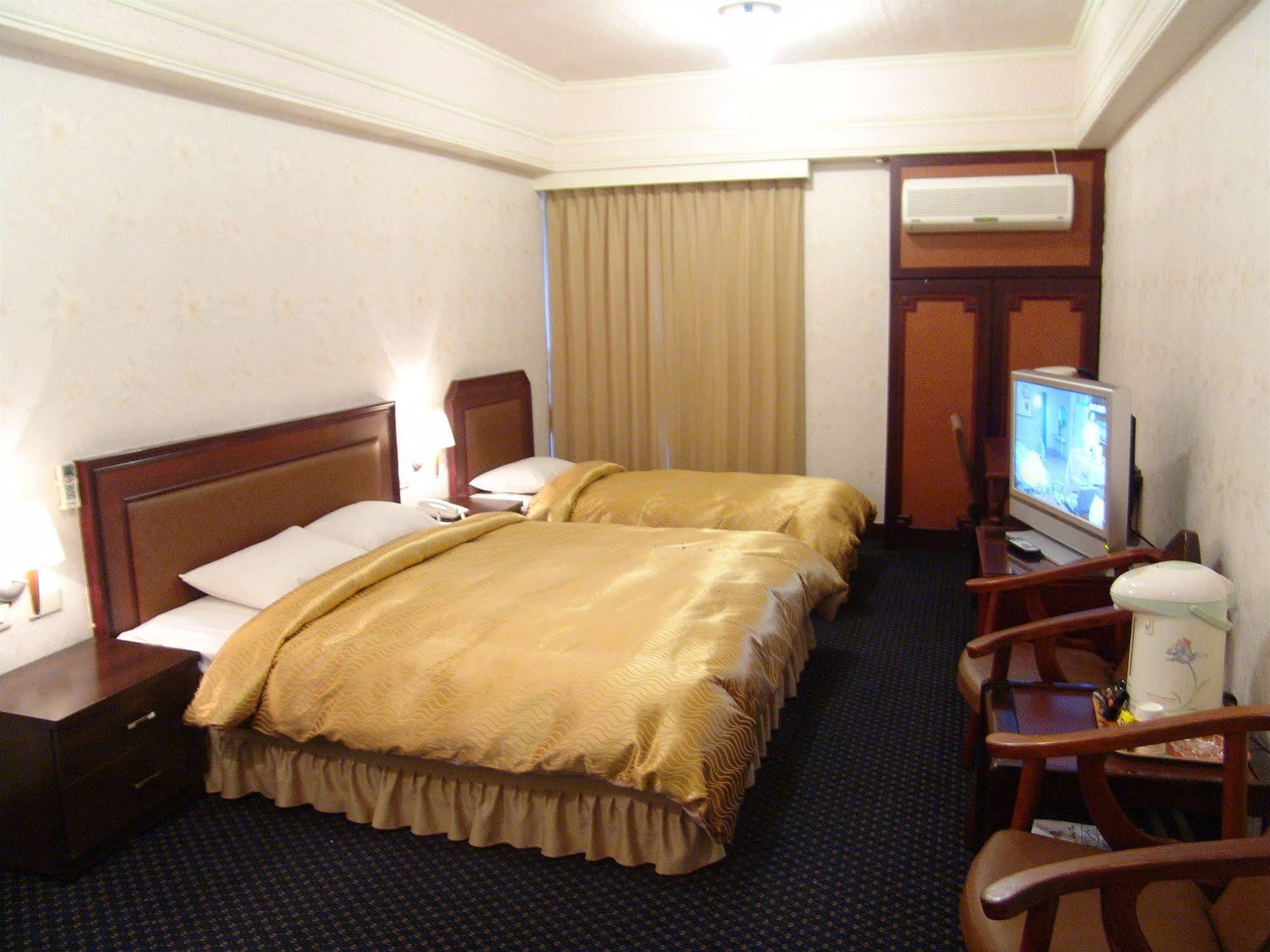 Sin Fu Business Hotel Taichung Eksteriør bilde